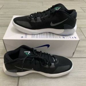 Giannis Zoom Freak 1’s